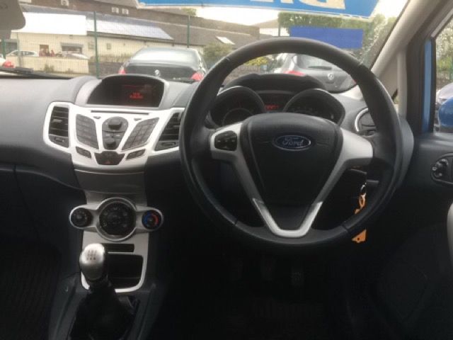 2010 FORD FIESTA 1.6 ZETEC TDCI 5d 94 BHP image 5
