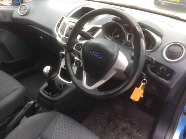 2010 FORD FIESTA 1.6 ZETEC TDCI 5d 94 BHP image 6