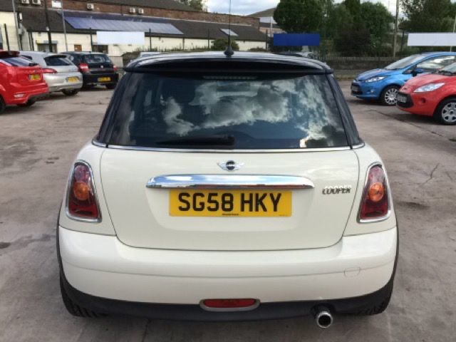 2008 MINI HATCH 1.6 COOPER 3d 118 BHP CHILI PK image 4