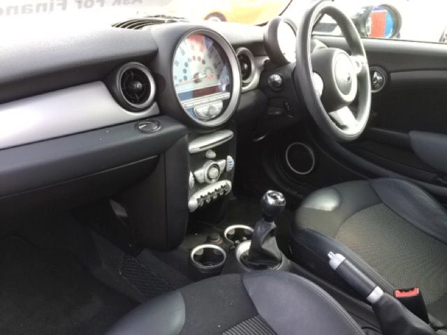 2008 MINI HATCH 1.6 COOPER 3d 118 BHP CHILI PK image 7