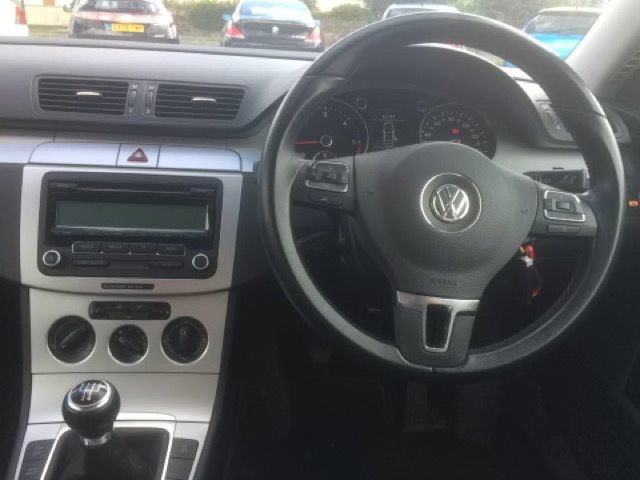 2009 VOLKSWAGEN PASSAT 2.0 HIGHLINE TDI 4d 109 BHP image 5