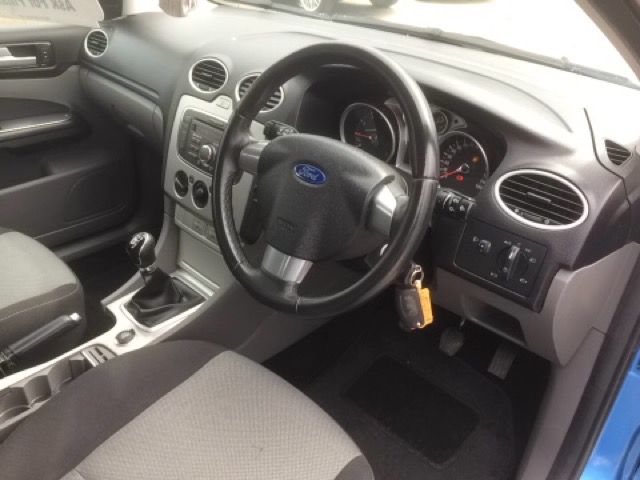 2009 FORD FOCUS 1.6 ZETEC 5d 100 BHP image 6