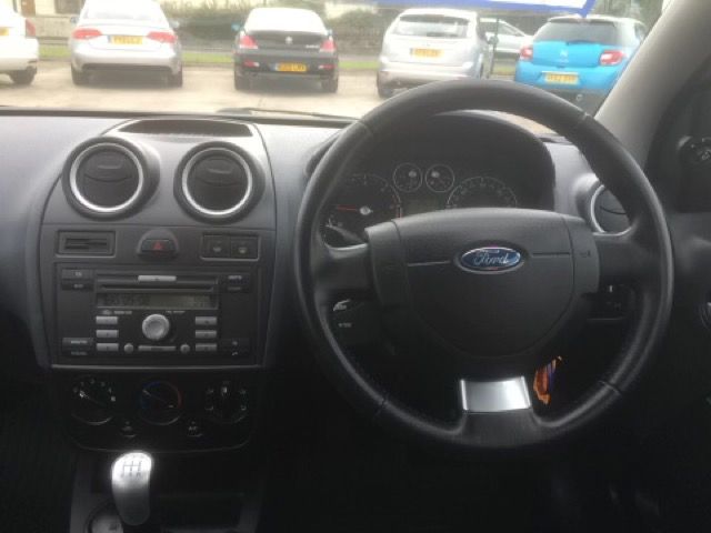 2009 FORD FIESTA 1.4 GHIA TDCI 5d 68 BHP image 5