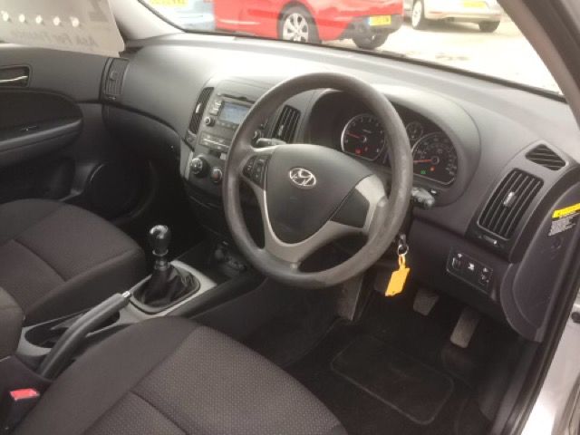 2009 HYUNDAI I30 1.4 COMFORT 5d 108 BHP image 6