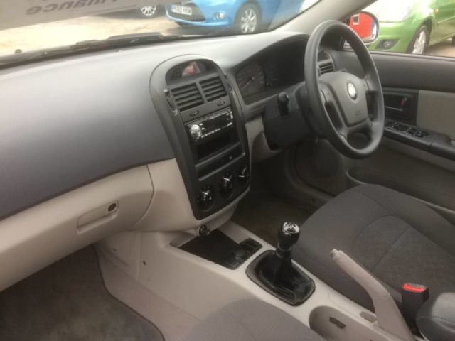 2005 KIA CERATO 1.5 GS CRDI 5d 101 BHP image 7