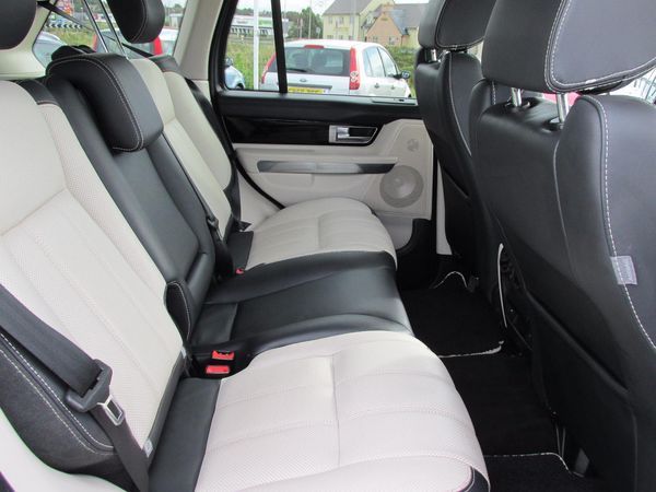 2011 Land Rover Range Rover Sport 3.0 TDV6 Autobiography Sport CommandShift image 6