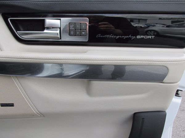 2011 Land Rover Range Rover Sport 3.0 TDV6 Autobiography Sport CommandShift image 7