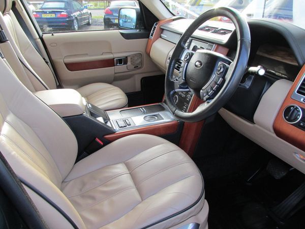 2011 Land Rover Range Rover 4.4 TDV8 Vogue Auto image 7