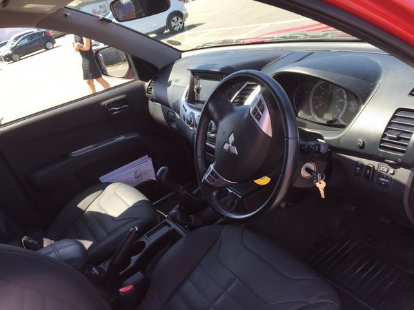 2014 Mitsubishi L200 Double Cab DI-D Barbarian 4WD image 5