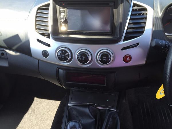 2014 Mitsubishi L200 Double Cab DI-D Barbarian 4WD image 7