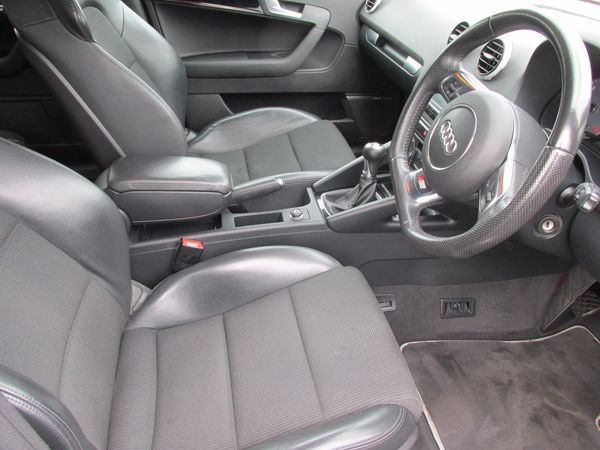 2010 Audi A3 2.0 TDI Black Edition / Start Stop image 8
