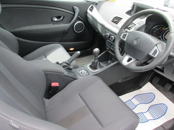 2011 Renault Megane 1.5 dCi 110 Dynamique TomTom image 8