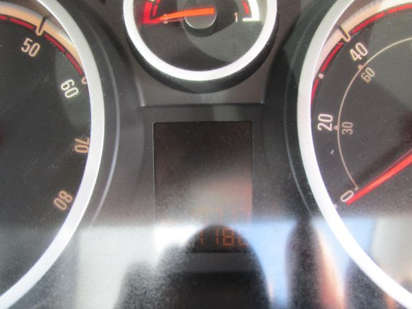 2011 Vauxhall Corsa 1.2 SE image 8