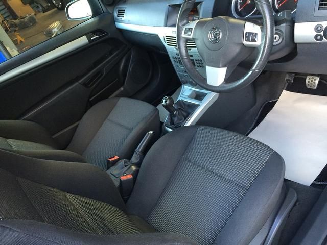 2007 Vauxhall Astra 1.9 CDTi SRi Sport Hatch 3dr image 5
