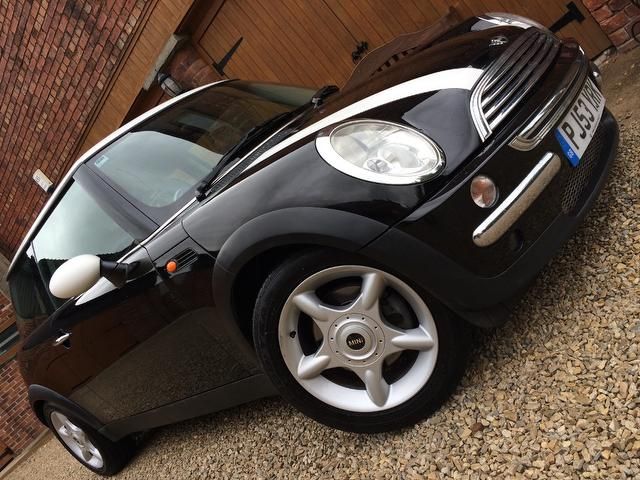 2003 MINI Hatch Cooper 1.6 Cooper 3dr image 1