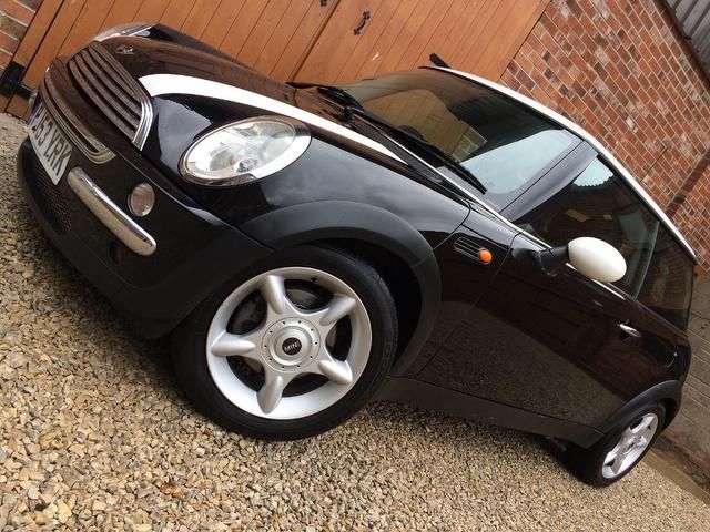 2003 MINI Hatch Cooper 1.6 Cooper 3dr image 2