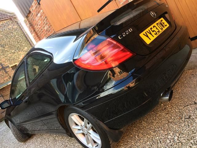 2003 Mercedes-Benz C Class 2.1 C220 CDI SE 2dr image 3