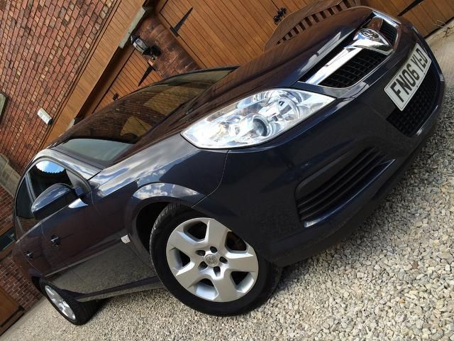 2006 Vauxhall Vectra 1.9 CDTi Exclusiv 5dr image 1