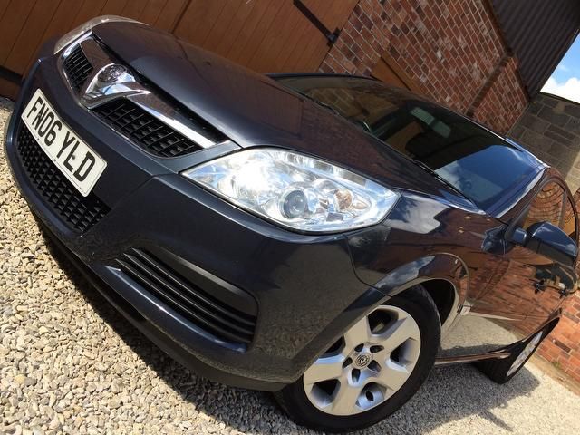 2006 Vauxhall Vectra 1.9 CDTi Exclusiv 5dr image 2