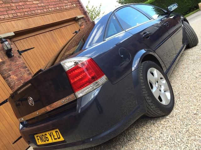 2006 Vauxhall Vectra 1.9 CDTi Exclusiv 5dr image 3