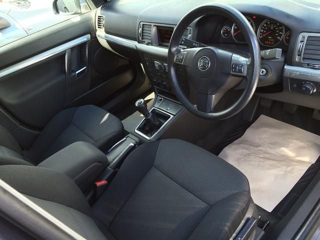 2006 Vauxhall Vectra 1.9 CDTi Exclusiv 5dr image 5
