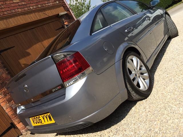 2006 Vauxhall Vectra 1.9 CDTi 16v SRi 5dr image 4