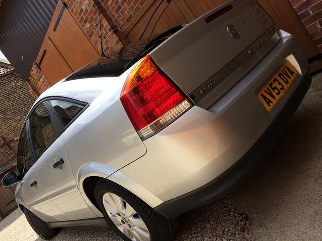 2003 Vauxhall Vectra 1.8 i 16v SXi 5dr image 4