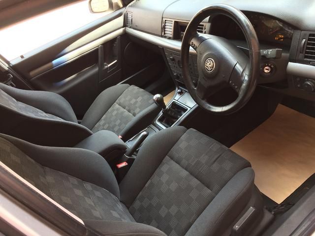 2003 Vauxhall Vectra 1.8 i 16v SXi 5dr image 5