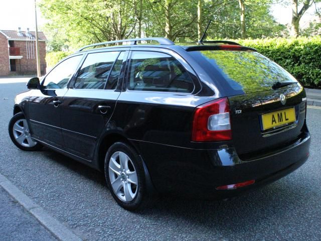 2012 SKODA OCTAVIA 1.6 TDI CR Elegance 5dr image 3