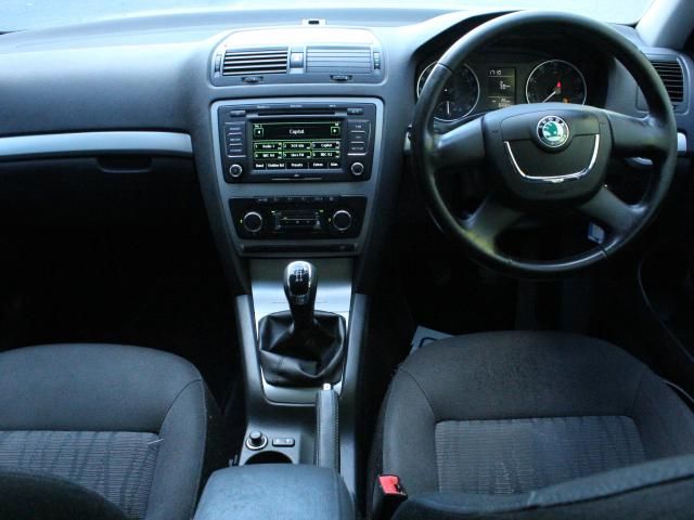 2012 SKODA OCTAVIA 1.6 TDI CR Elegance 5dr image 9