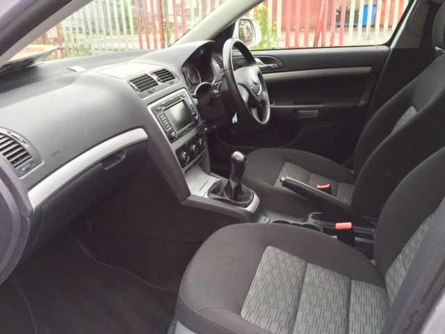 2012 SKODA OCTAVIA 1.6 GREENLINE II TDI CR 5d image 7