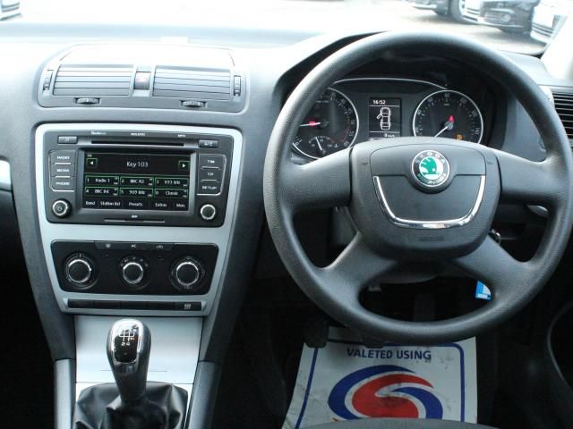 2012 SKODA OCTAVIA 1.6 TDI CR SE Special Edition Connect 5dr image 3