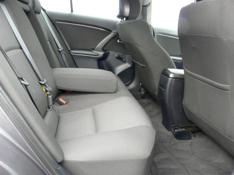 2010 Toyota Avensis D-4D T2 ( ) image 8