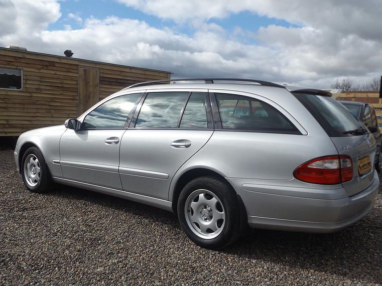 2004 Mercedes-Benz E Class 2.7 E270 CDI Classic 5dr image 4