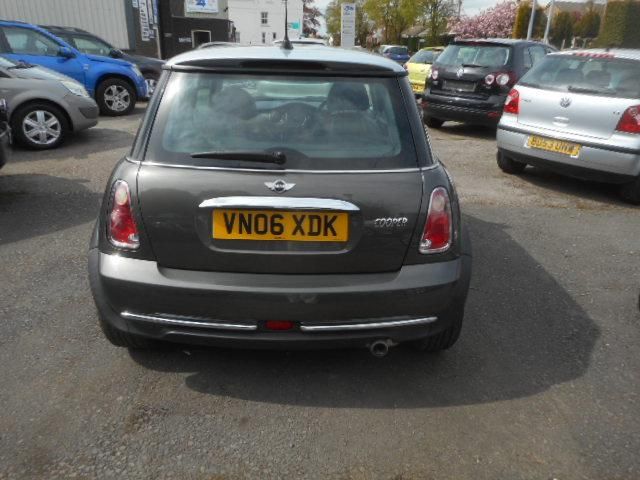 2006 MINI Hatch Cooper 1.6 Cooper Park Lane 3dr image 4