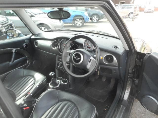 2006 MINI Hatch Cooper 1.6 Cooper Park Lane 3dr image 6