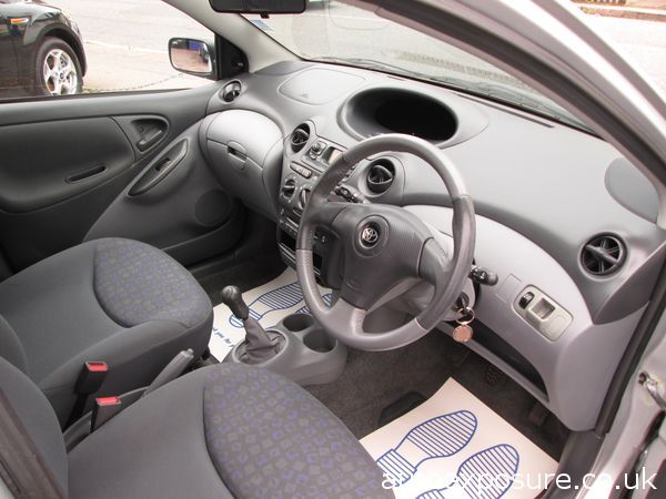 2003 TOYOTA YARIS 1.0 VVTi Colour Collection image 5