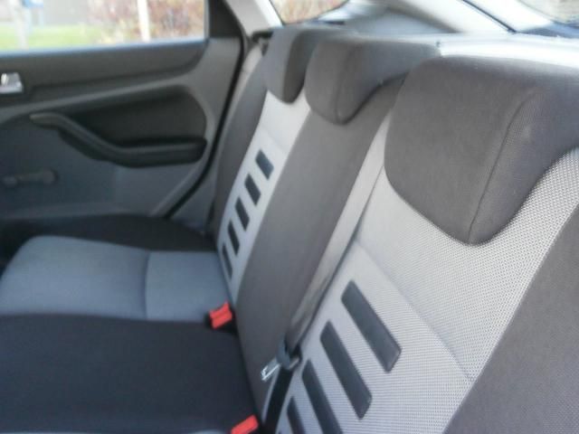 2008 Ford Focus 1.8 Zetec 5dr image 6