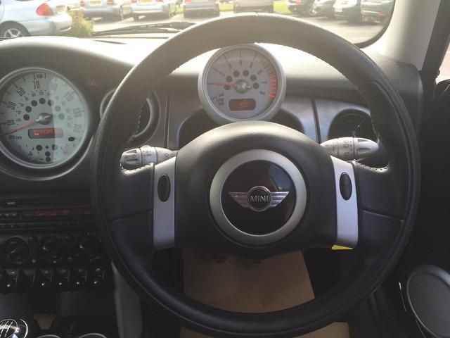 2003 MINI Hatch Cooper 1.6 Cooper 3dr image 5
