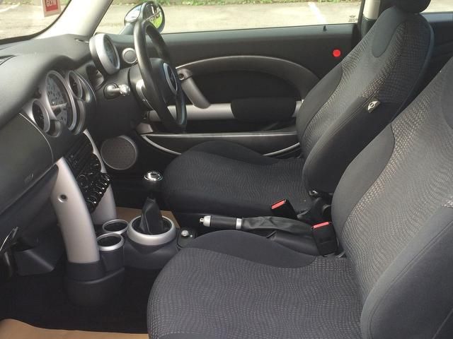 2003 MINI Hatch Cooper 1.6 Cooper 3dr image 6