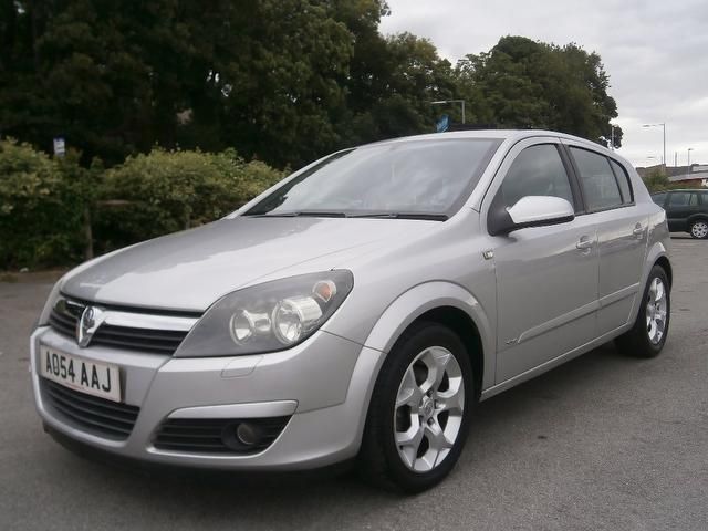 2004 Vauxhall Astra 1.4 i 16v SXi 5dr image 1
