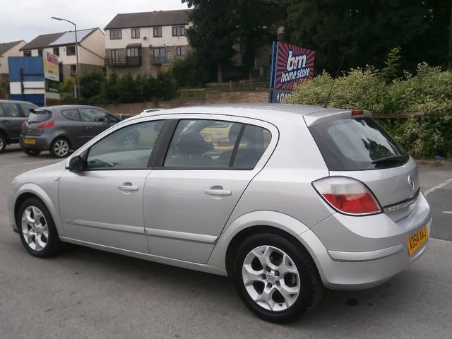 2004 Vauxhall Astra 1.4 i 16v SXi 5dr image 5