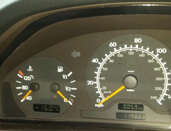 2000 Mercedes E 200 image 4