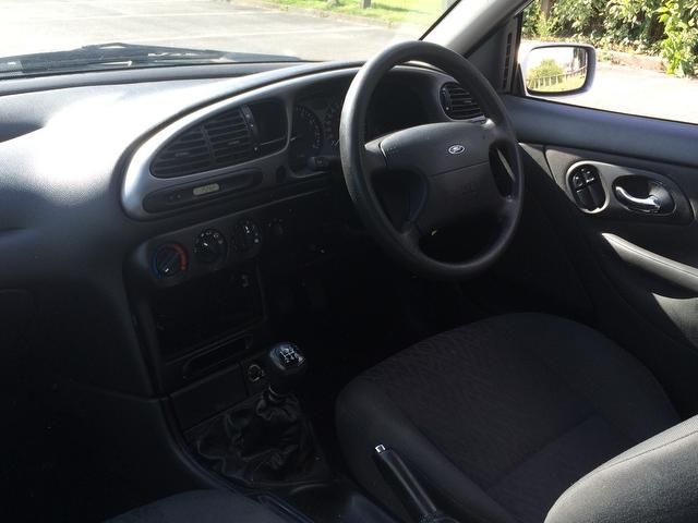 2000 Ford Mondeo 1.8 Zetec 5dr image 5
