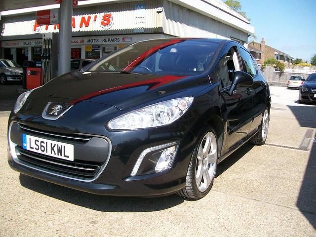 2011 Peugeot 308 1.6 e-HDi 112 Allure 5dr image 3