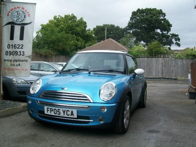 2005 MINI Hatch Cooper 1.6 Cooper 3dr image 1