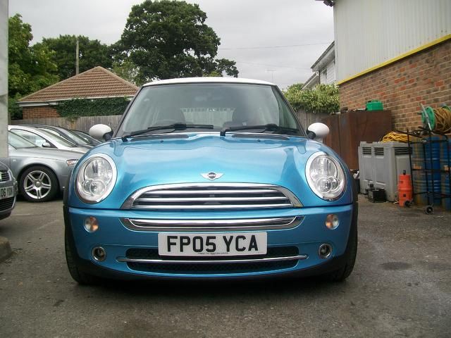 2005 MINI Hatch Cooper 1.6 Cooper 3dr image 2