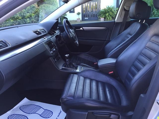 2010 Volkswagen Passat 2.0 TDI BlueMotion Tech Sport 4dr image 5
