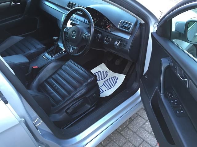 2010 Volkswagen Passat 2.0 TDI BlueMotion Tech Sport 4dr image 7