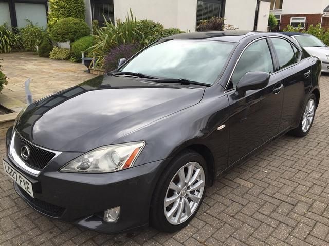 2007 Lexus IS 220D 2.2 TD SE 4dr sat nav image 1